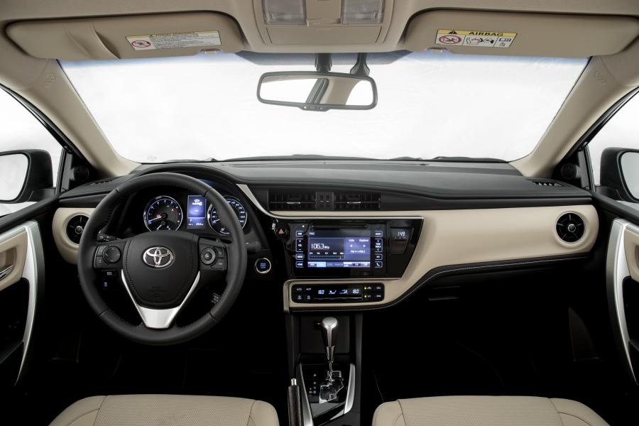 Торпедо Toyota Corolla Altis 2017 года  (LA) (фото 14 из 22)